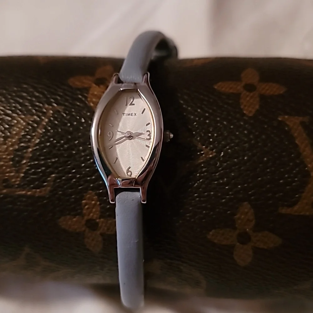 Timex Wrist‎ Watch Wedgewood Blue Leather Band Silver Case New Battery